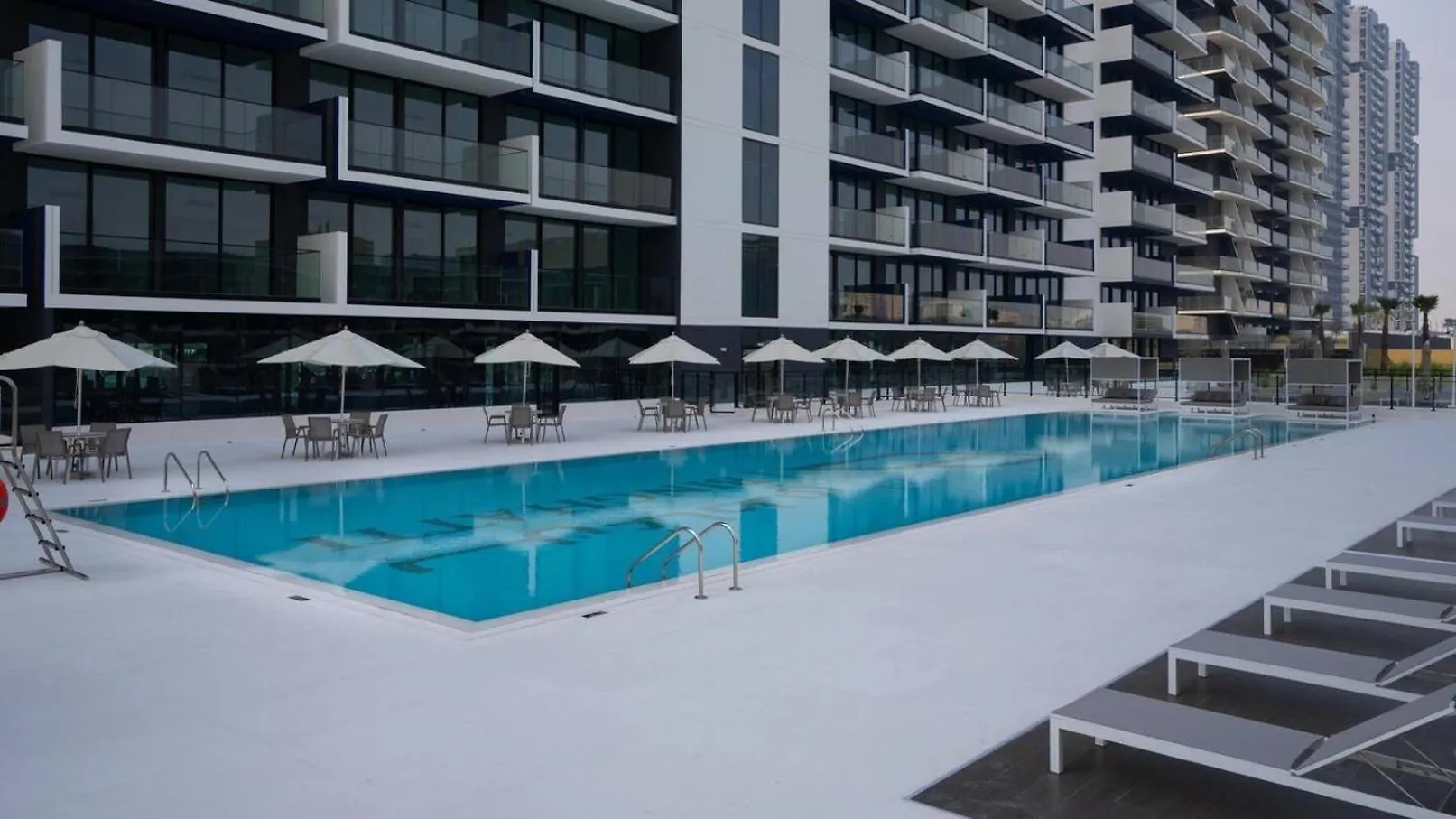 Serene 1-Bedroom Apartment With Pool View In Jvc Dubaj