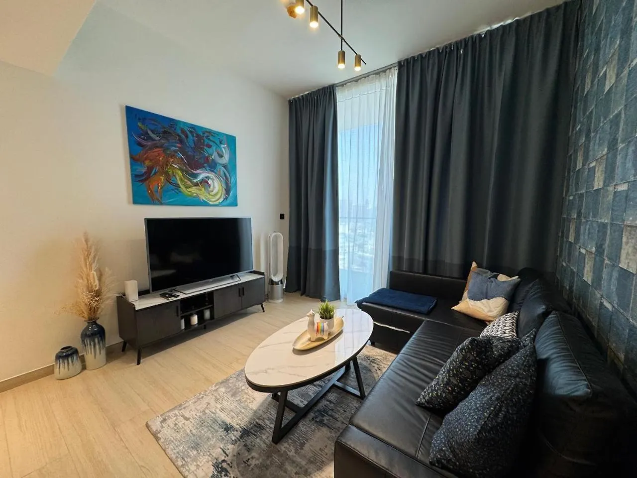 Serene 1-Bedroom Apartment With Pool View In Jvc Dubaj